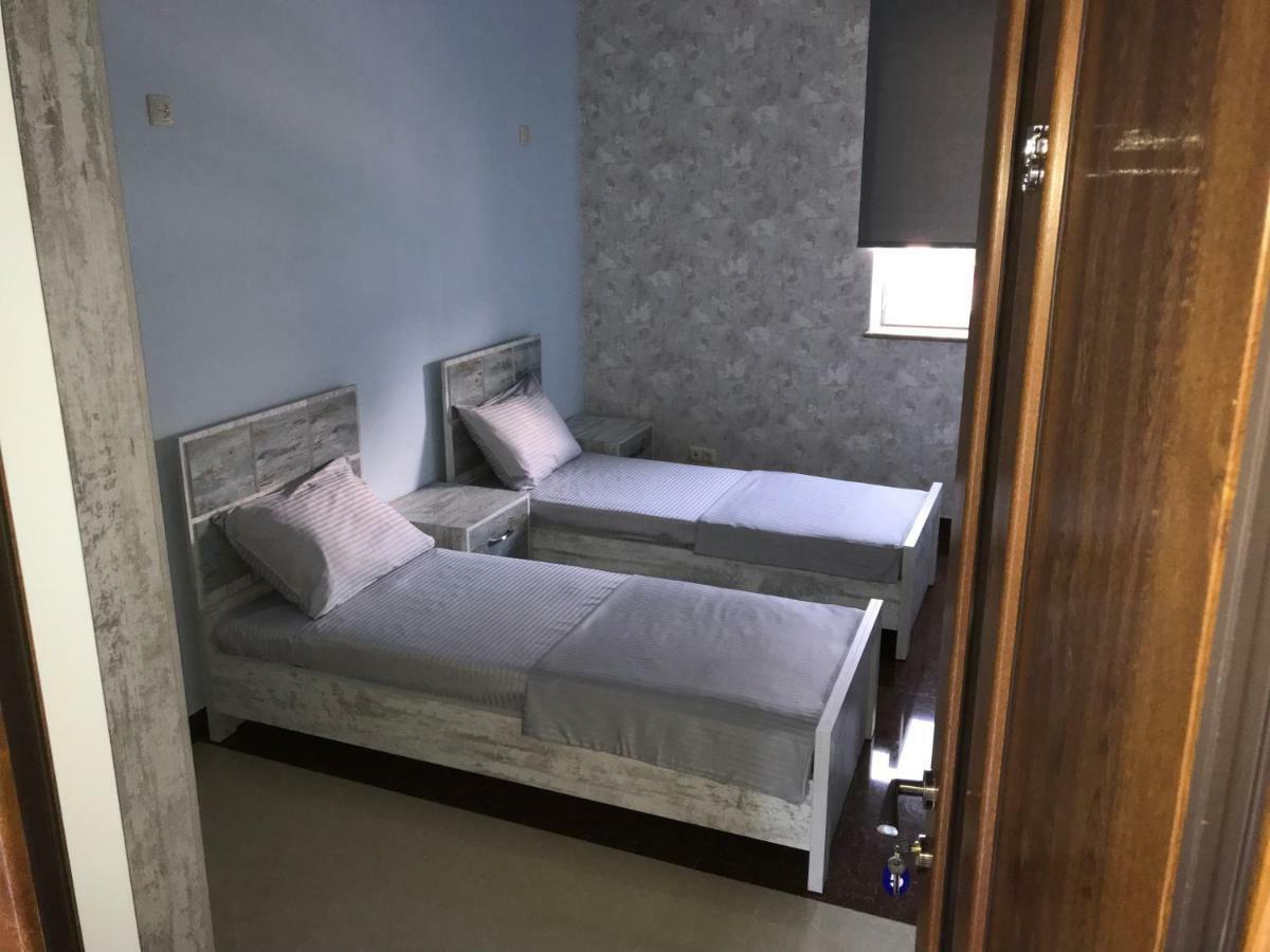 Liko Hostel Erevan Esterno foto