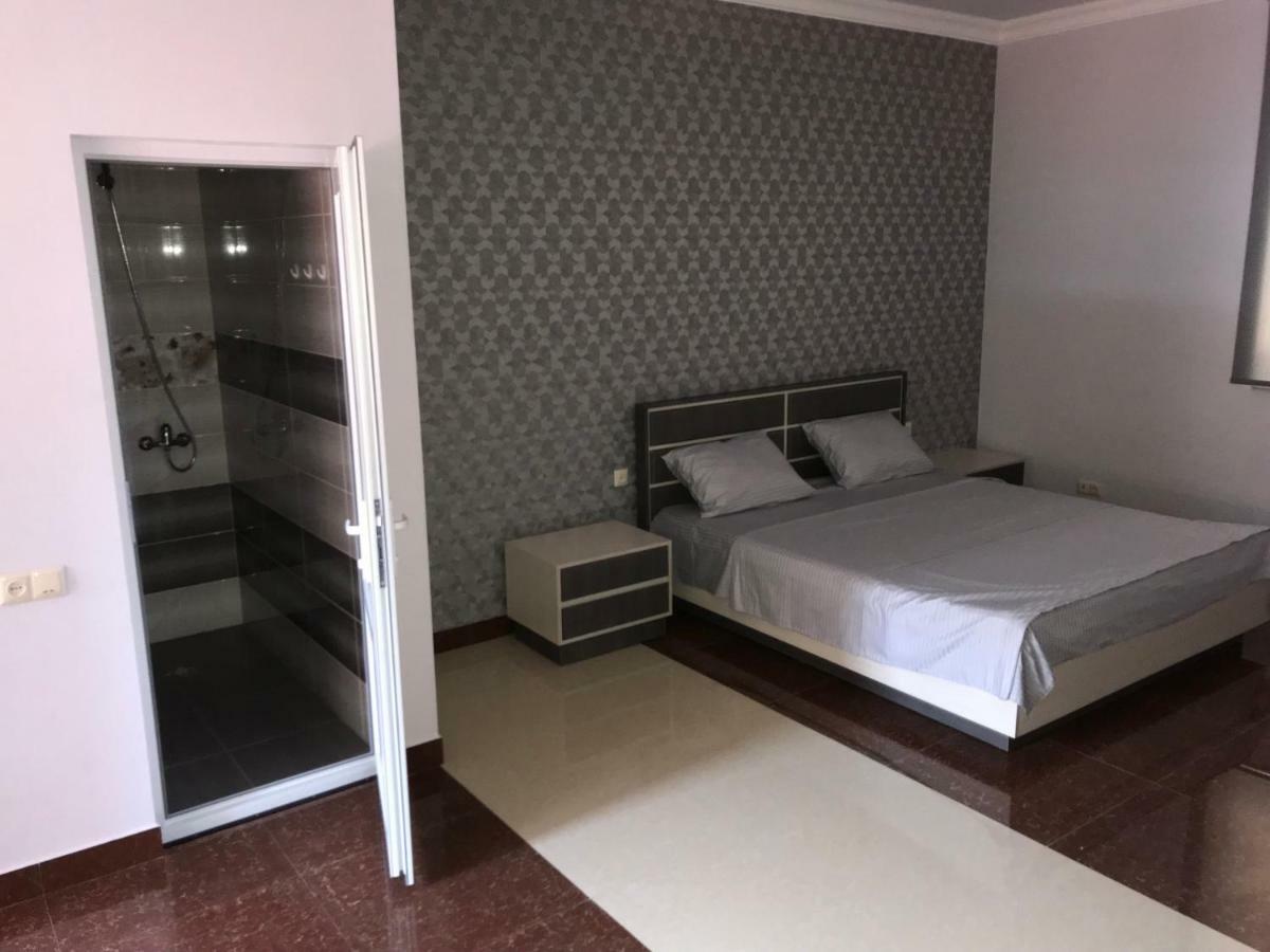 Liko Hostel Erevan Esterno foto