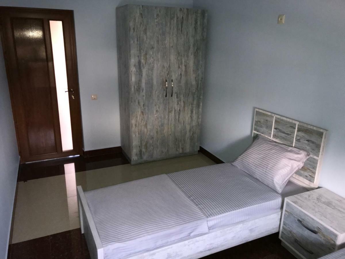 Liko Hostel Erevan Esterno foto