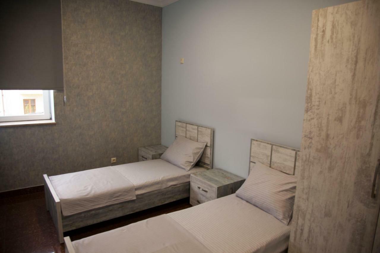 Liko Hostel Erevan Esterno foto