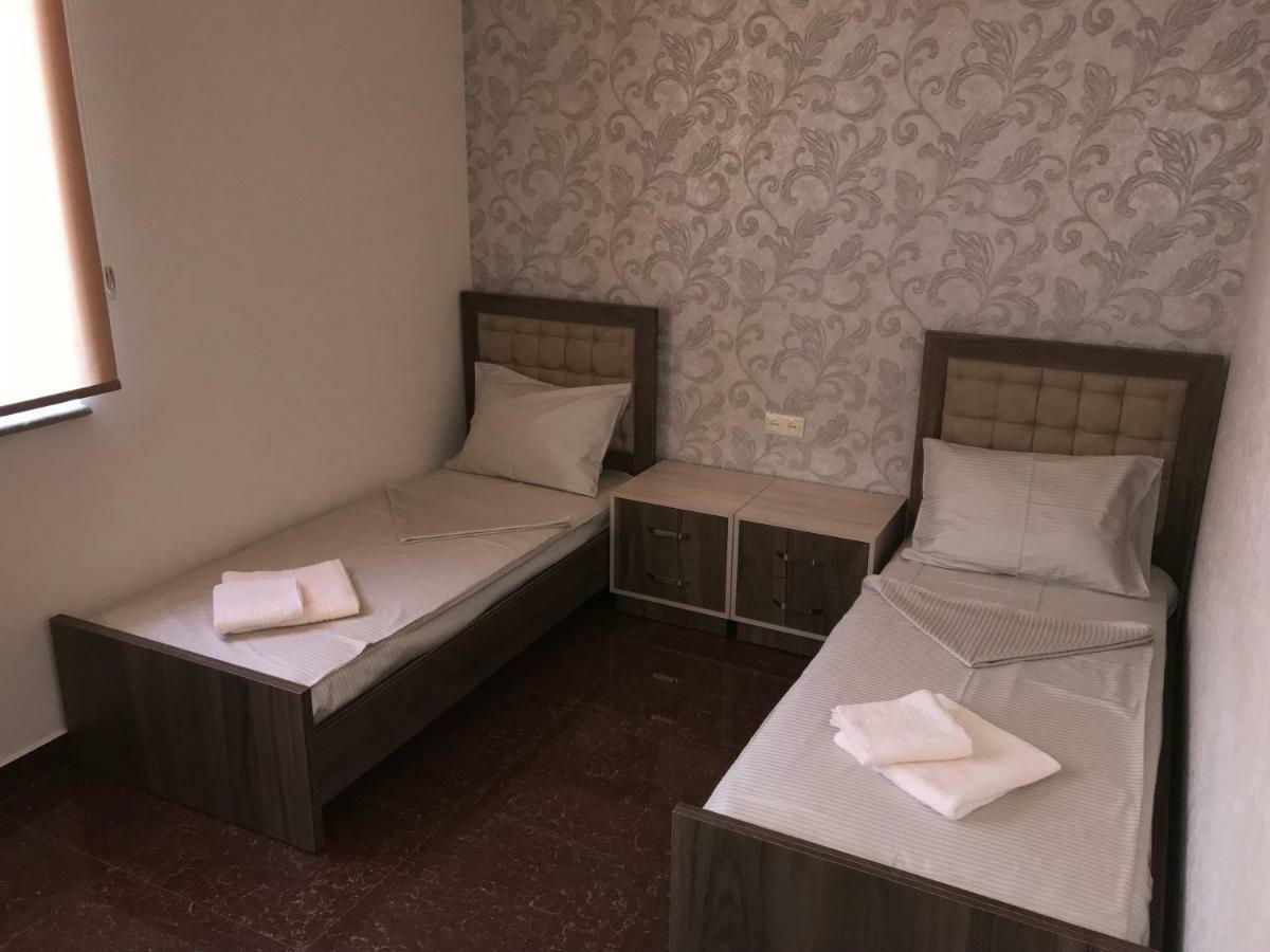 Liko Hostel Erevan Esterno foto