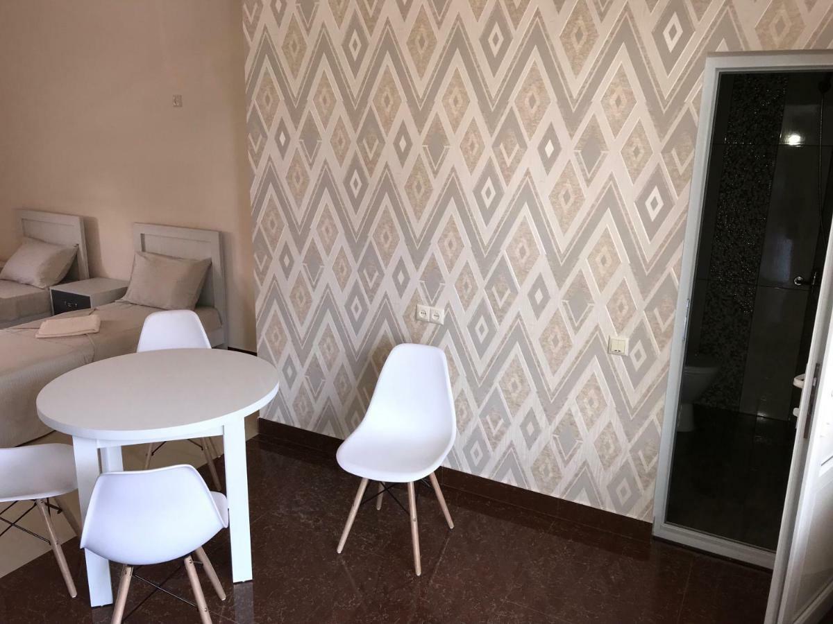 Liko Hostel Erevan Esterno foto