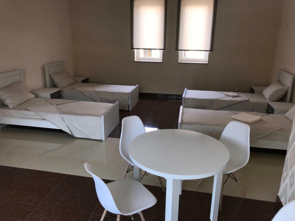 Liko Hostel Erevan Esterno foto