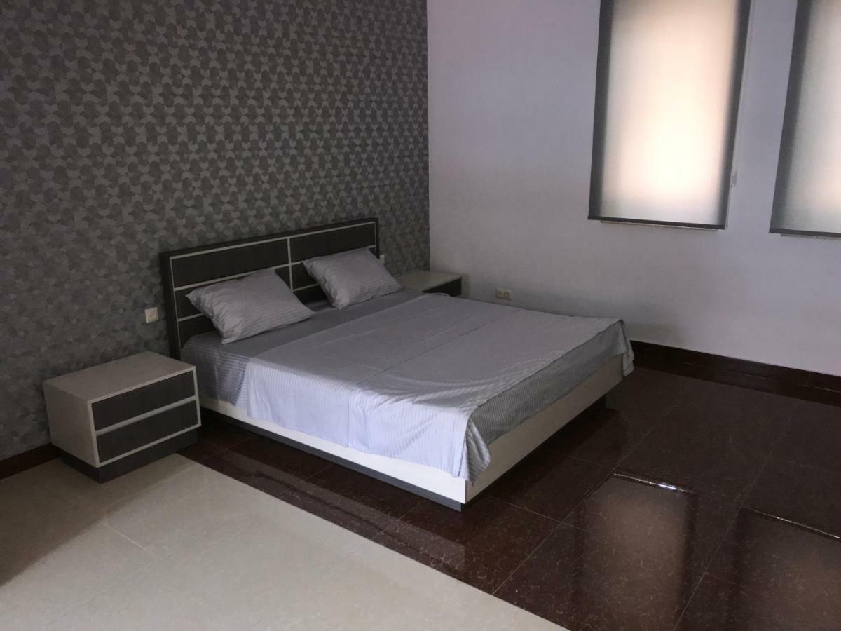 Liko Hostel Erevan Esterno foto