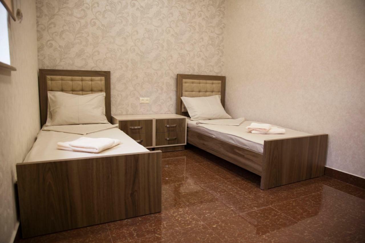 Liko Hostel Erevan Esterno foto